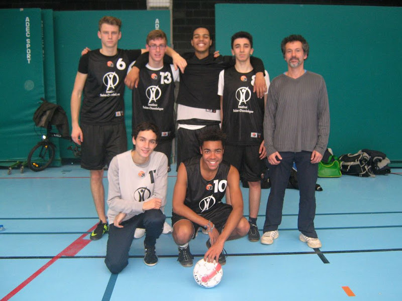 juniors foot en salle 17 octobre {JPEG}