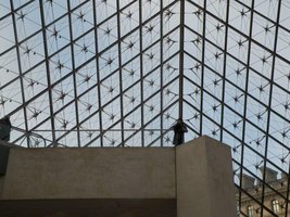 La pyramide du Louvre 122